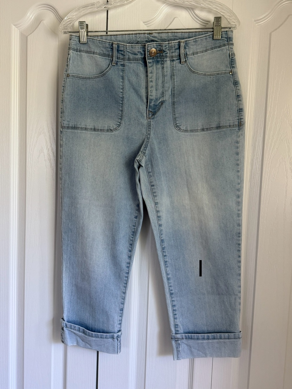 Gloria Vanderbilt Light Wash Cropped Cuffed Jeans
